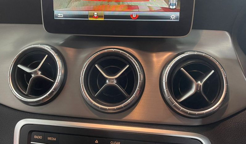 
								Used 2018 Mercedes C-Class full									