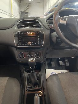 
										Used 2017 fiat punto full									