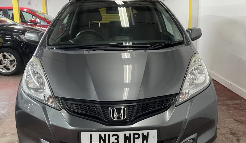 
								2013 Honda jazz Hatchback full									