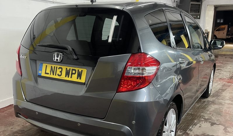 
								2013 Honda jazz Hatchback full									