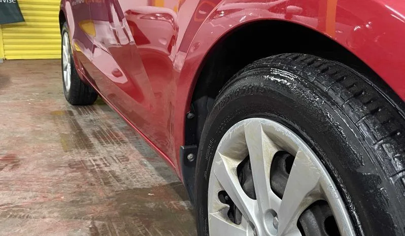 
2015 Kia Rio Red Hatchback full									