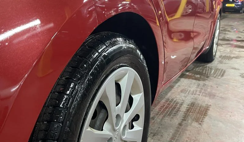 
2015 Kia Rio Red Hatchback full									