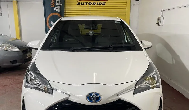 
2020 Toyota Yaris Hybrid Excel Cvt White Hatchback full									