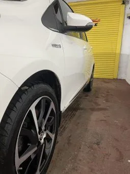 
2020 Toyota Yaris Hybrid Excel Cvt White Hatchback full									