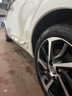 
2020 Toyota Yaris Hybrid Excel Cvt White Hatchback full									