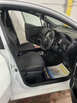 
2020 Toyota Yaris Hybrid Excel Cvt White Hatchback full									