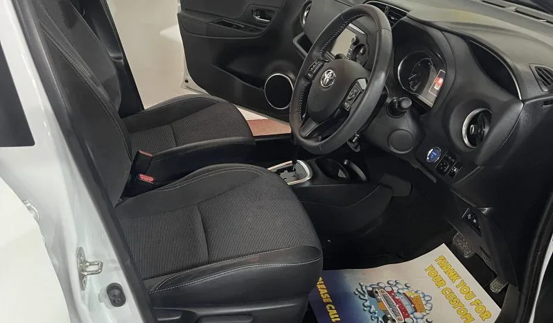 
2020 Toyota Yaris Hybrid Excel Cvt White Hatchback full									