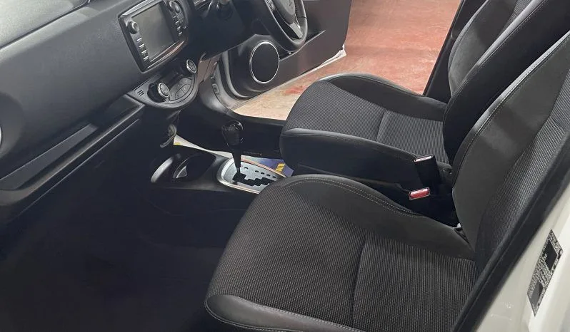 
2020 Toyota Yaris Hybrid Excel Cvt White Hatchback full									