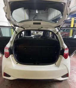 
2020 Toyota Yaris Hybrid Excel Cvt White Hatchback full									
