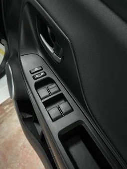 
2020 Toyota Yaris Hybrid Excel Cvt White Hatchback full									