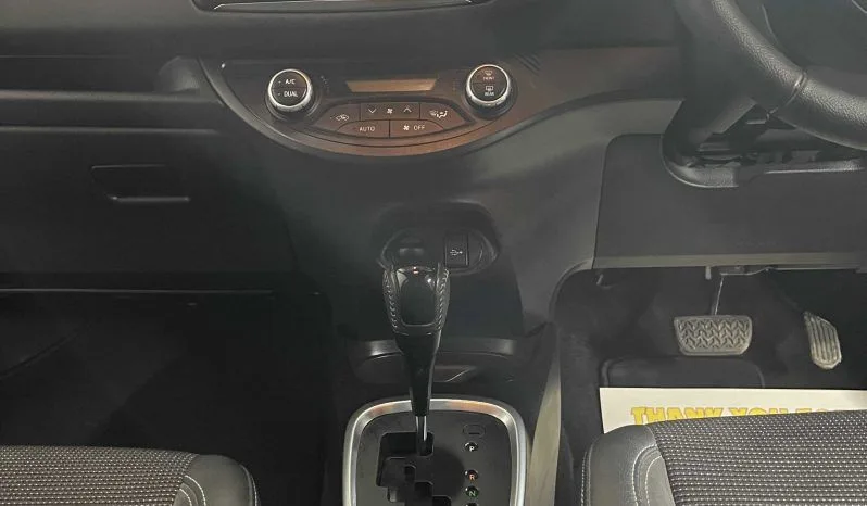 
2020 Toyota Yaris Hybrid Excel Cvt White Hatchback full									