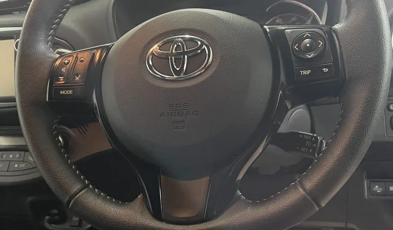 
2020 Toyota Yaris Hybrid Excel Cvt White Hatchback full									