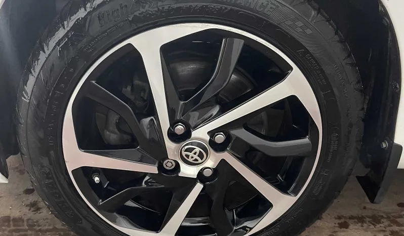 
2020 Toyota Yaris Hybrid Excel Cvt White Hatchback full									