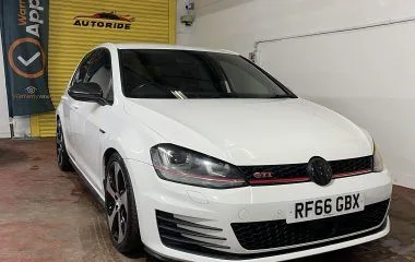 2016 Volkswagen golf White Hatchback