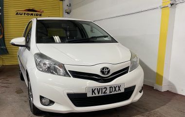2012 Toyota yaris vvt White Hatchback