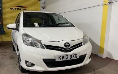 2012 Toyota yaris vvt White Hatchback