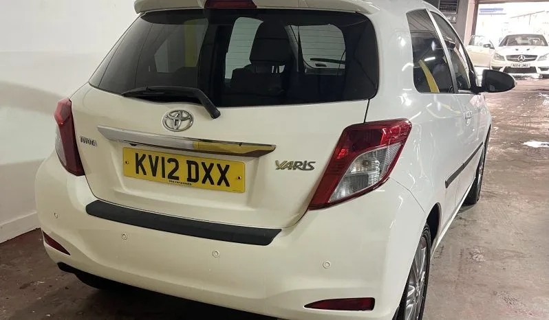 
2012 Toyota yaris vvt White Hatchback full									