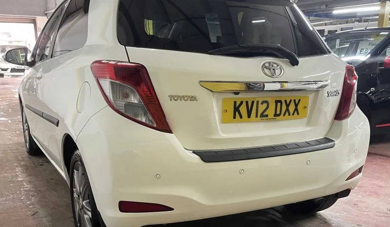 
2012 Toyota yaris vvt White Hatchback full									