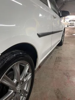 
2012 Toyota yaris vvt White Hatchback full									