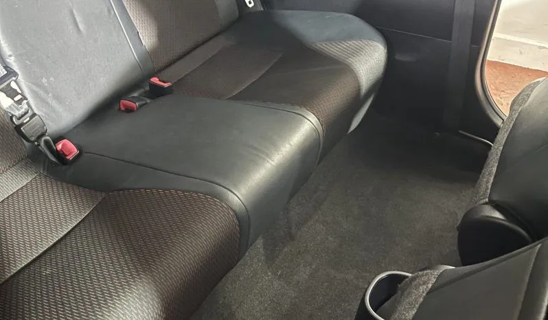 
2012 Toyota yaris vvt White Hatchback full									