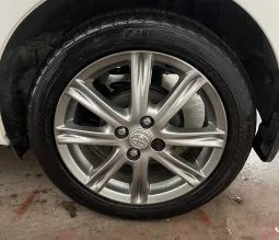 
2012 Toyota yaris vvt White Hatchback full									