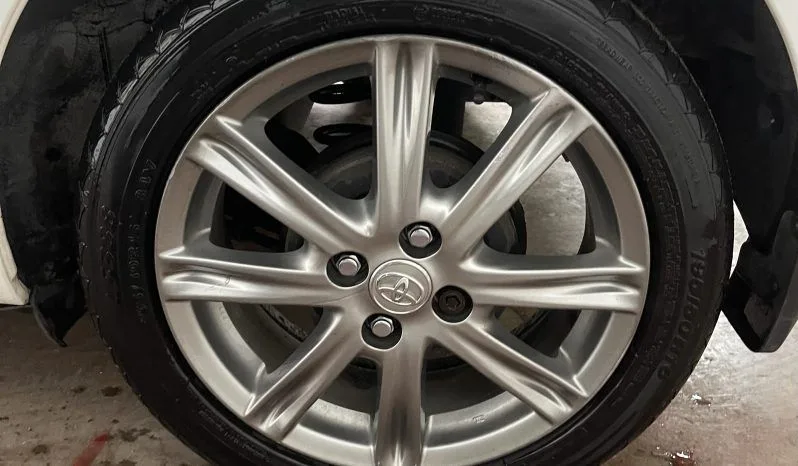 
2012 Toyota yaris vvt White Hatchback full									