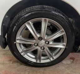 
2012 Toyota yaris vvt White Hatchback full									