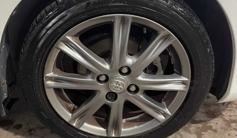 
2012 Toyota yaris vvt White Hatchback full									