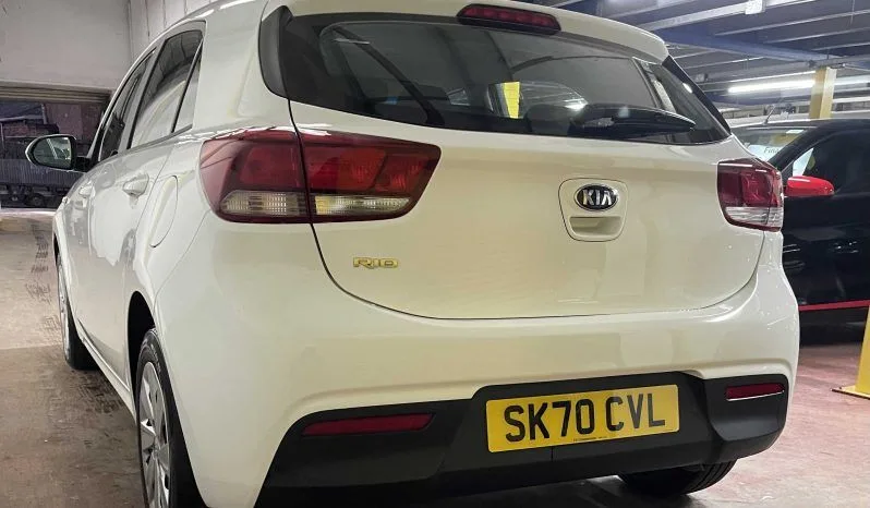 
2020 Kia Rio White Hatchback full									