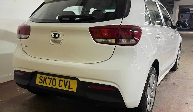 
2020 Kia Rio White Hatchback full									