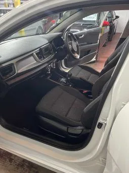 
2020 Kia Rio White Hatchback full									