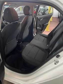 
2020 Kia Rio White Hatchback full									