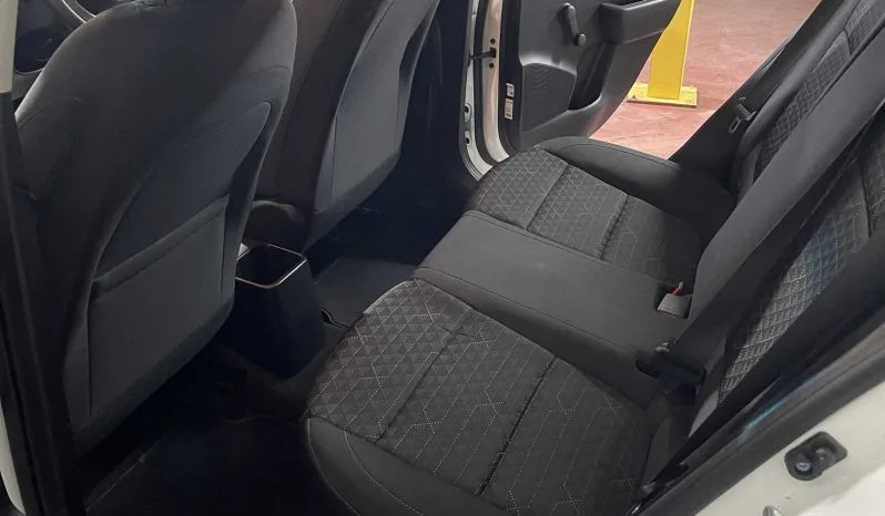 
2020 Kia Rio White Hatchback full									