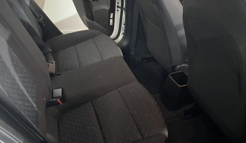 
2020 Kia Rio White Hatchback full									