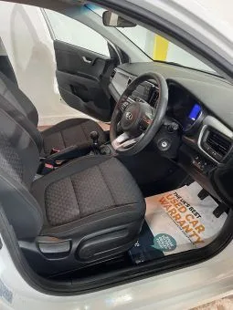 
2020 Kia Rio White Hatchback full									