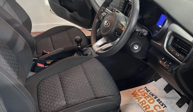 
2020 Kia Rio White Hatchback full									