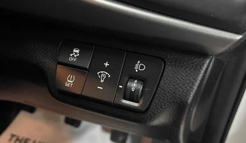 
2020 Kia Rio White Hatchback full									
