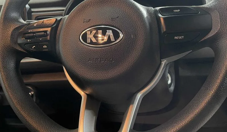 
2020 Kia Rio White Hatchback full									