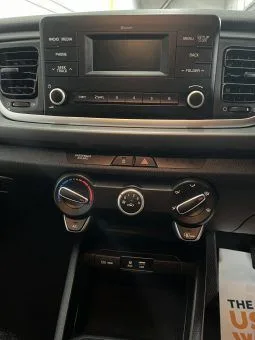 
2020 Kia Rio White Hatchback full									