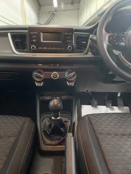 
2020 Kia Rio White Hatchback full									