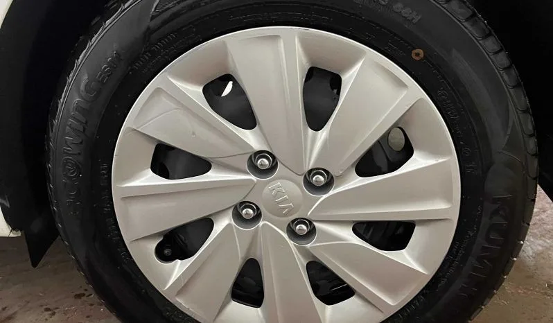 
2020 Kia Rio White Hatchback full									