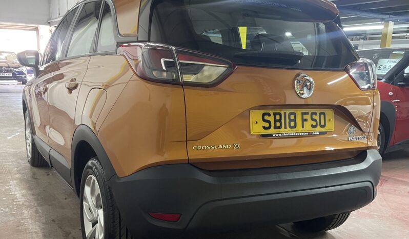 
2018 Vauxhall Crossland Orange SUV full									