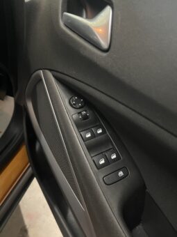 
2018 Vauxhall Crossland Orange SUV full									
