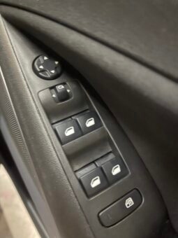 
2018 Vauxhall Crossland Orange SUV full									
