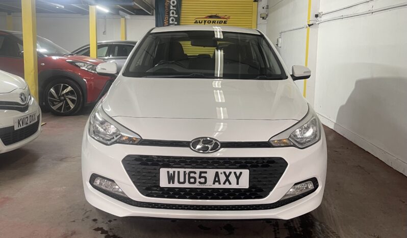 
2015 Hyundai i20 White Hatchback full									
