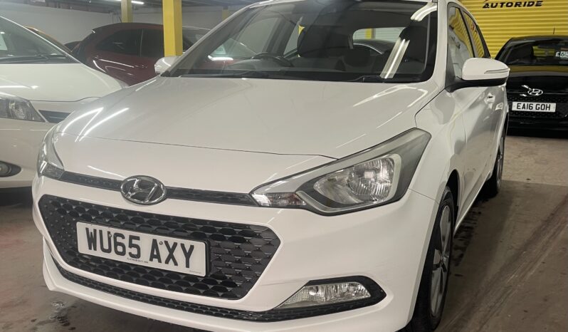 
2015 Hyundai i20 White Hatchback full									