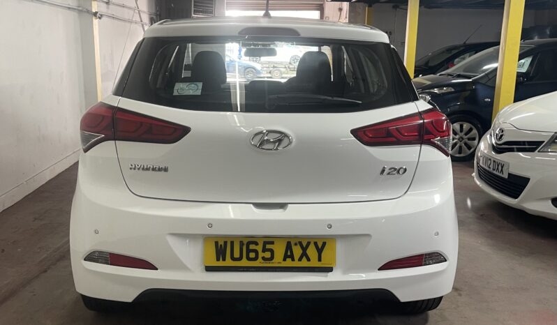
2015 Hyundai i20 White Hatchback full									