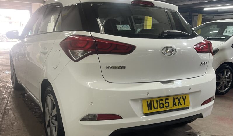 
2015 Hyundai i20 White Hatchback full									