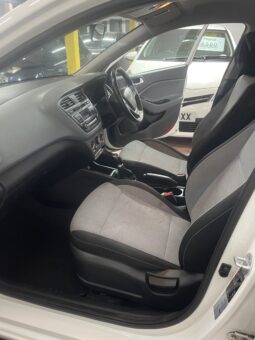 
2015 Hyundai i20 White Hatchback full									