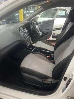 
2015 Hyundai i20 White Hatchback full									